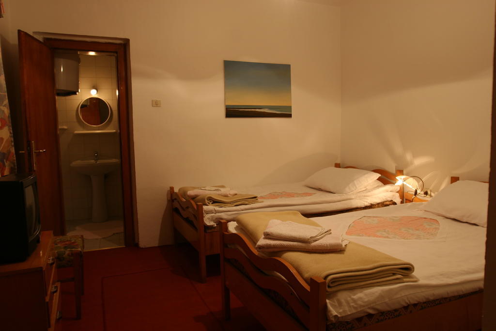 Guesthouse Pension Andrea Tiran Dış mekan fotoğraf