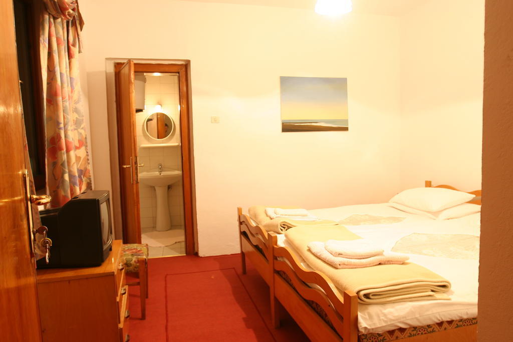 Guesthouse Pension Andrea Tiran Oda fotoğraf